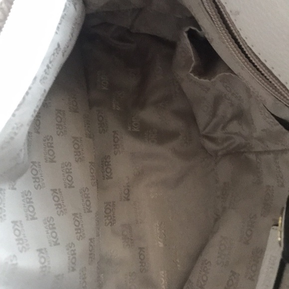 Michael Kors Hamilton purse with gold whip stitch. ⭐️⭐️polish stud logo⭐️⭐️ - Picture 7 of 8